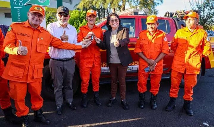 Governo do Piauí entrega três novas viaturas ao Corpo de Bombeiros em Piripiri