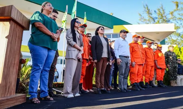 Governo do Piauí entrega três novas viaturas ao Corpo de Bombeiros em Piripiri