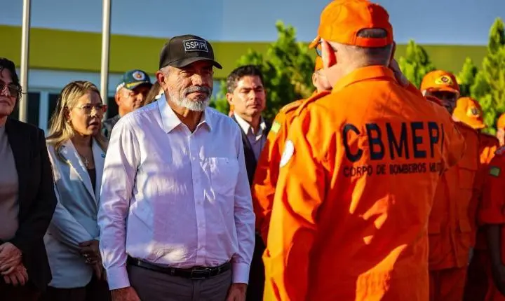 Governo do Piauí entrega três novas viaturas ao Corpo de Bombeiros em Piripiri
