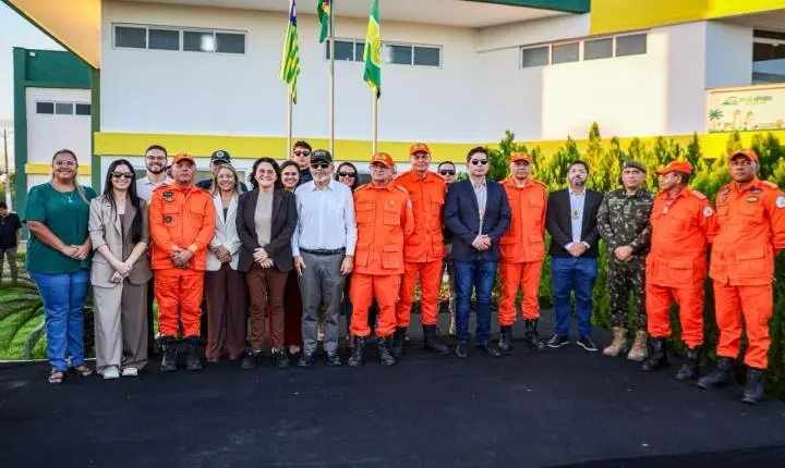Governo do Piauí entrega três novas viaturas ao Corpo de Bombeiros em Piripiri