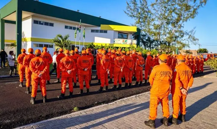 Governo do Piauí entrega três novas viaturas ao Corpo de Bombeiros em Piripiri