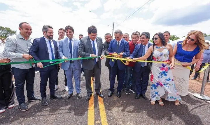 Governo do Piauí restaura rodovia PI-111 do Parque Nacional de Sete Cidades e executa 135 km de estradas vicinais em Piracuruca