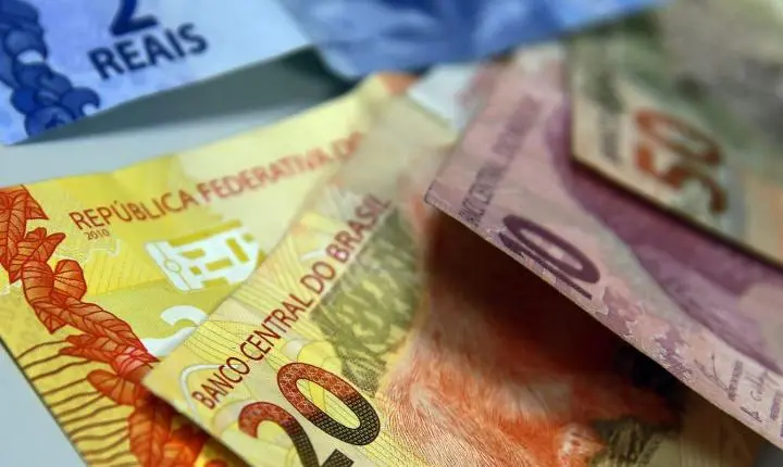 Juros para famílias sobem em agosto e inadimplência chega a 6%