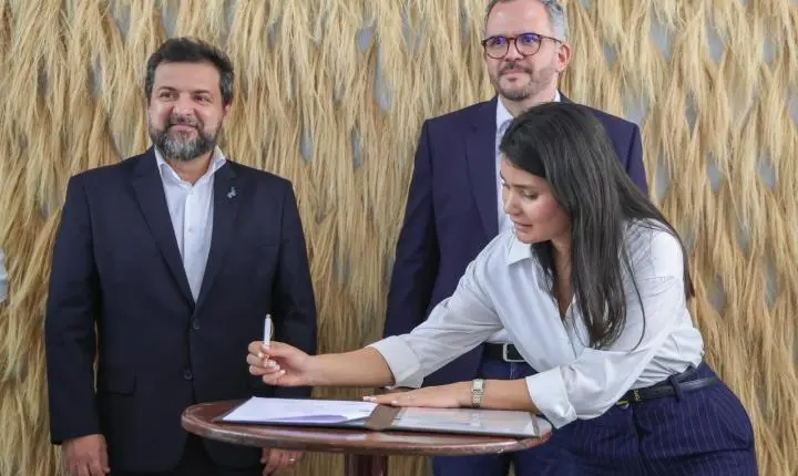 Piauí firma acordo para estudar criação de companhia aérea regional entre Parnaíba e Rio de Janeiro