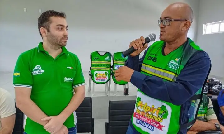 Prefeitura de Piripiri entrega novos coletes e promove ações de saúde para mototaxistas  