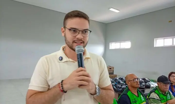 Prefeitura de Piripiri entrega novos coletes e promove ações de saúde para mototaxistas  