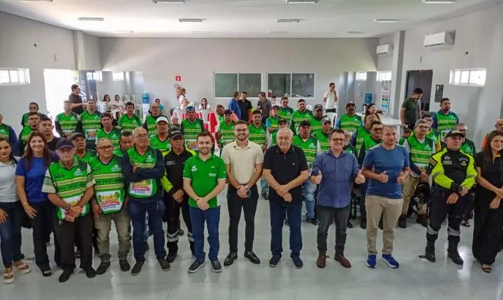 Prefeitura de Piripiri entrega novos coletes e promove ações de saúde para mototaxistas  