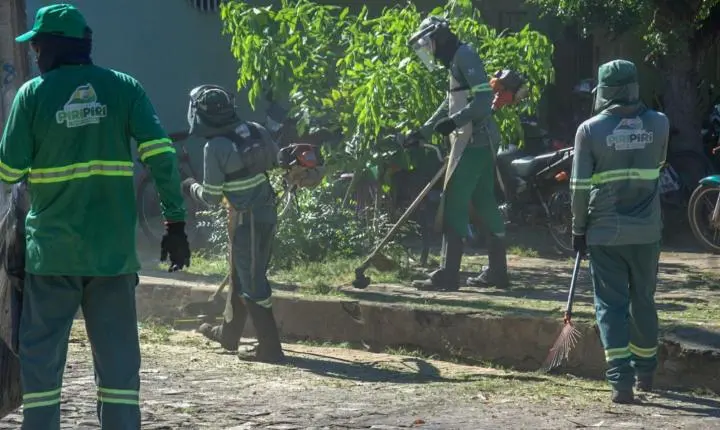 Prefeitura de Piripiri inicia Mutirão de Limpeza Pública no bairro Prado  