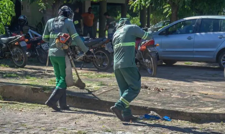 Prefeitura de Piripiri inicia Mutirão de Limpeza Pública no bairro Prado  