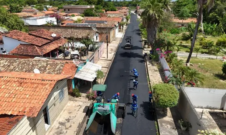 Prefeitura de Piripiri intensifica asfaltamento de vias nas zonas urbana e rural