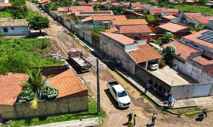 Prefeitura de Piripiri intensifica pavimentação e leva novas obras aos bairros Vista Alegre e Prado