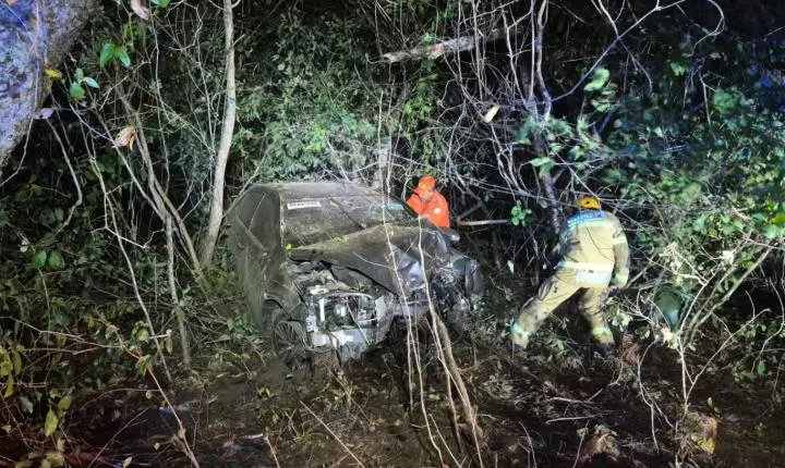 Presa às ferragens, mulher liga para bombeiros e pede socorro após acidente na BR‑343, no Piauí