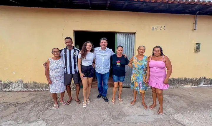”Queremos levar estudantes da rede pública ao topo”, diz Rafael ao conhecer trajetórias de sucesso