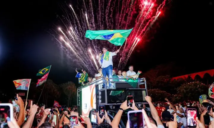 Rafael Fonteles é recebido com festa em Teresina após atuação na campanha nacional de Lula
