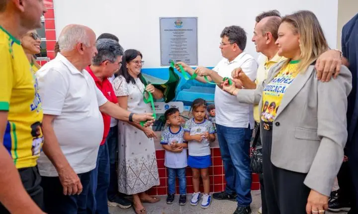 Rafael Fonteles entrega kit de mobília para nova creche em Domingos Mourão