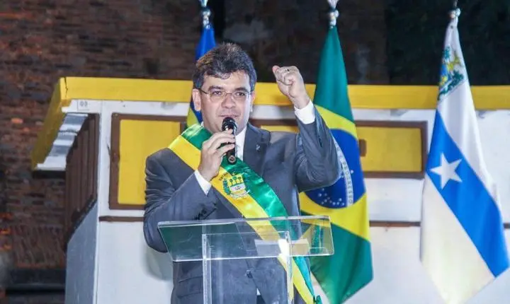 Rafael Fonteles entrega Medalha do Mérito Renascença a 27 personalidades em Parnaíba