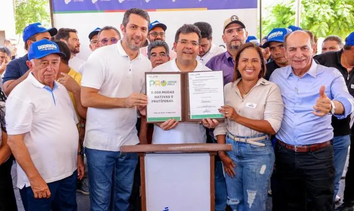 Rafael Fonteles vistoria obras e anuncia investimentos em mobilidade em Cocal de Telha