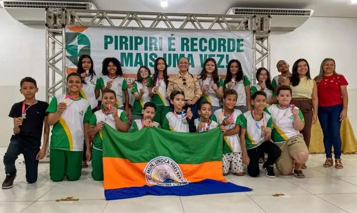 SEDUC de Piripiri entrega 328 medalhas da OBMEP Mirim a estudantes da rede municipal