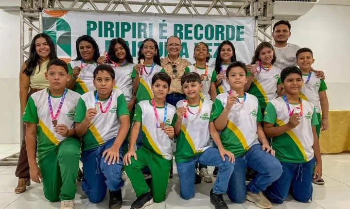 SEDUC de Piripiri entrega 328 medalhas da OBMEP Mirim a estudantes da rede municipal