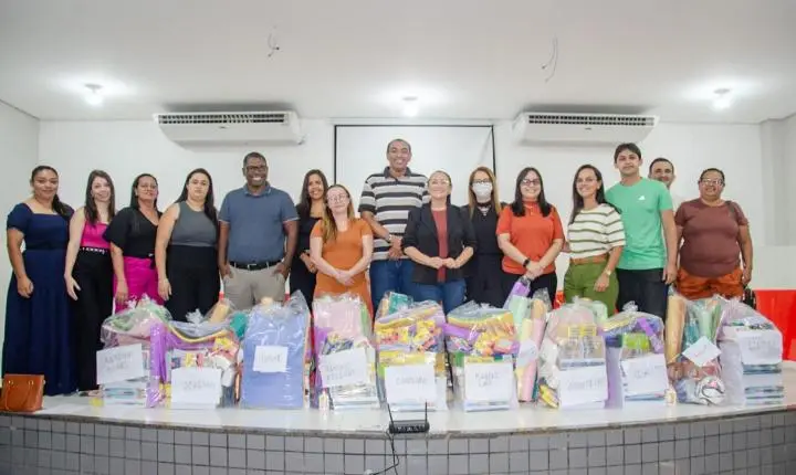 SEDUC de Piripiri entrega kits escolares às escolas municipais
