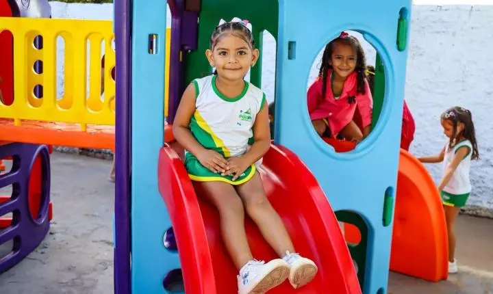 SEDUC de Piripiri entrega playground à Creche Antônio Isaías, na comunidade Caldeirão