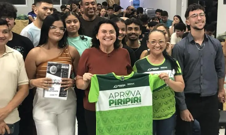 SEDUC do município entrega de kits do cursinho Aprova Piripiri