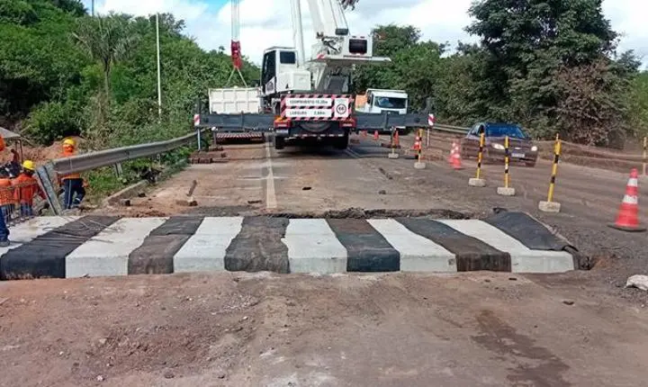 Trecho da BR-343 volta a operar em meia pista após cratera