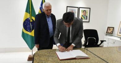 Governador Rafael Fonteles transmite cargo antes de missão internacional